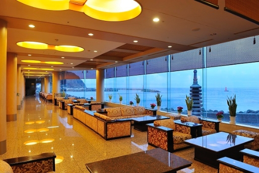 段差のないホテルロビーイメージ